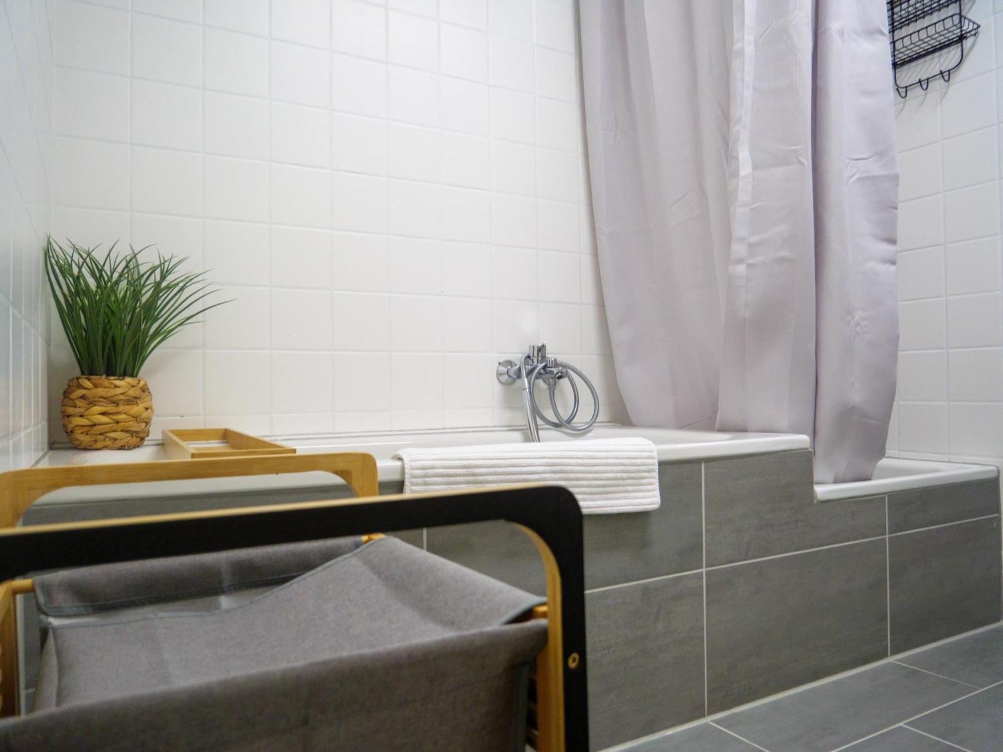Amao-Brown I Exklusives City-Apartment I 85Qm I Privatparkplatz & Komfort I King-Size Bed Lahr  Buitenkant foto